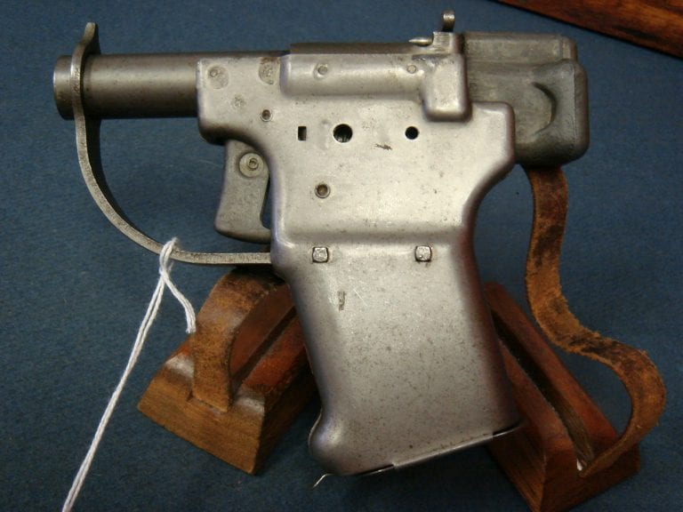 SOLD US WW2 OSS LIBERATOR PISTOL........RARE TYPE 3.... 4 HOLE VARIANT ...