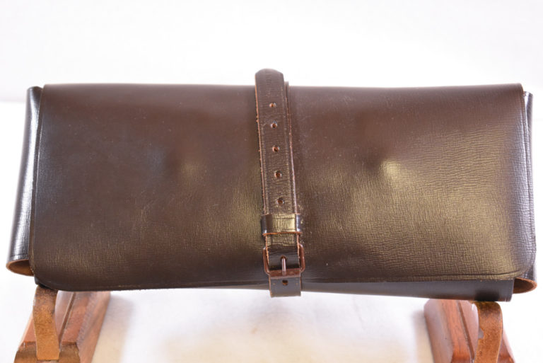 SOLD VERY RARE PRE WW2 AKAH RIFLE,PISTOL & SHOTGUN CLEANING KIT IN MINT LEATHER CASE! Pre98