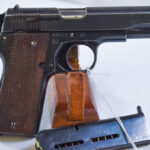 SOLD RARE GERMAN "GECO" MARKED 1942 LLAMA MODEL 1 .32 AUTO PISTOL, WITH SPARE MAG, VERY SHARP!