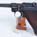 SOLD. EXCEPTIONAL GERMAN WWII 1938 S/42 P.08 LUGER PISTOL, ALL MATCHING INCLUDING THE MAG, REAL EYE POPPER!