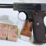 Sold 1913 WEBLEY & SCOTT SELF LOADING .455 MARK I PISTOL, BRITISH WW1 ROYAL NAVY ISSUED, WITH AMMUNITION, VERY CRISP!