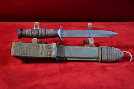 FRI JUL 25, US WWII SCARCE IMPERIAL BLADE MARKED, M3 FIGHTING KNIFE WITH BLACK SPACERS & M8 SCABBARD, COLLECTOR GRADE! - Image 4
