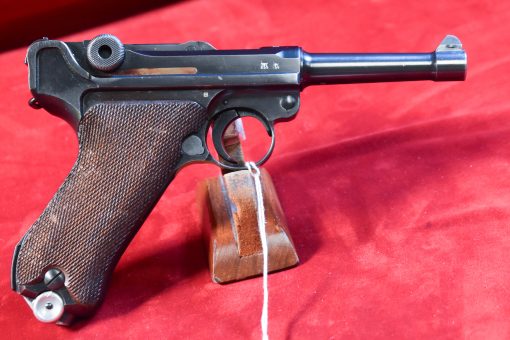 THU AUG 7, EXCEPTIONAL, ULTRA RARE 1940 MAUSER BANNER LUGER PISTOL, MILITARY E/655 MARKED, LESS THAN 500 MADE, MINT CRSIP STUNNING! - Image 3