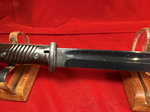TUE AUG 19, ORIGINAL GERMAN WWII 1940 WKC MADE 98K MAUSER BAYONET, MATCHING UNCLEANED VET BROUGHT BACK TROPHY! - Image 3