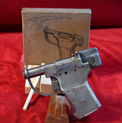 SOLD THU SEP 11, US WWII O.S.S. LIBERATOR PISTOL, RARE TYPE 3, 4 HOLE VARIANT, WITH REPRO BOX & GIBLETS, NICE! - Image 2