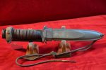 WED DEC 10, US WWII VERY RARE KINFOLKS BLADE MARKED, M3 FIGHTING KNIFE & M8 SCABBARD, - Image 2