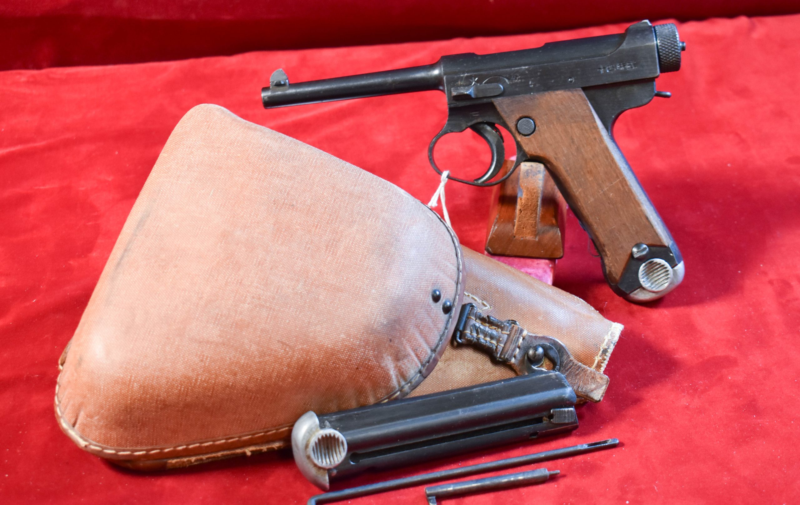 SLABBOO-1 WED DEC 31, OUTSTANDING LATE WAR 20.1 date (JAN, 1945) JAPANESE TYPE 14 NAMBU PISTOL, FULL 2 MATCHING MAG RIG, EVEN THE SPARE FIRING PIN IS MATCHING! ALMOST UNHEARD OF! - Image 1