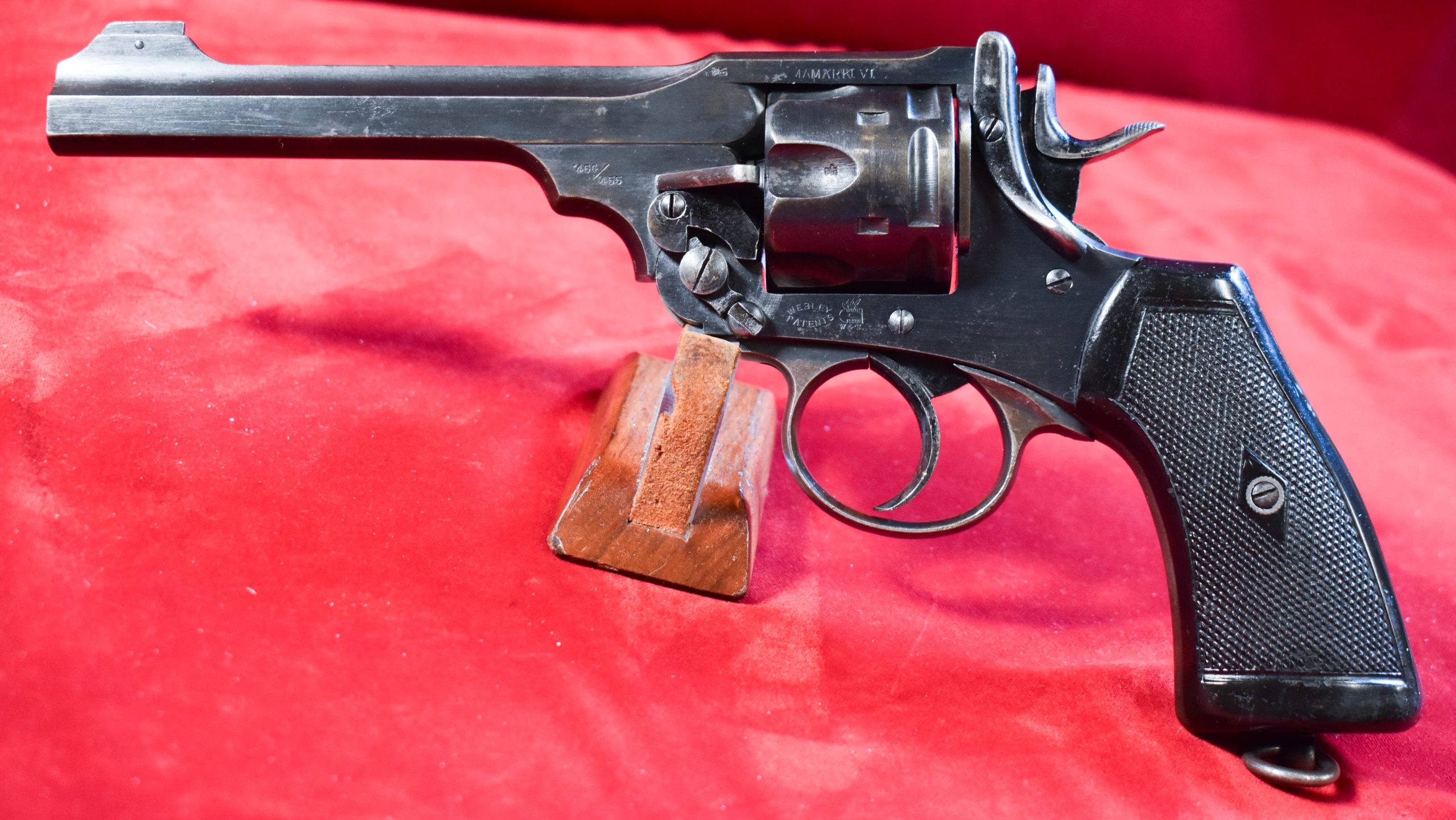 webbity-1 MON FEB 2, EXTREMELY RARE BRITISH OFFICER PURCHASED 1915 COMMERCIAL BRITISH WWI WEBLEY MARK VI SERVICE REVOLVER, IN ORIGINAL .455 WEBLEY CALIBER, YOUR BEST FRIEND IN THE TRENCH! - Image 1