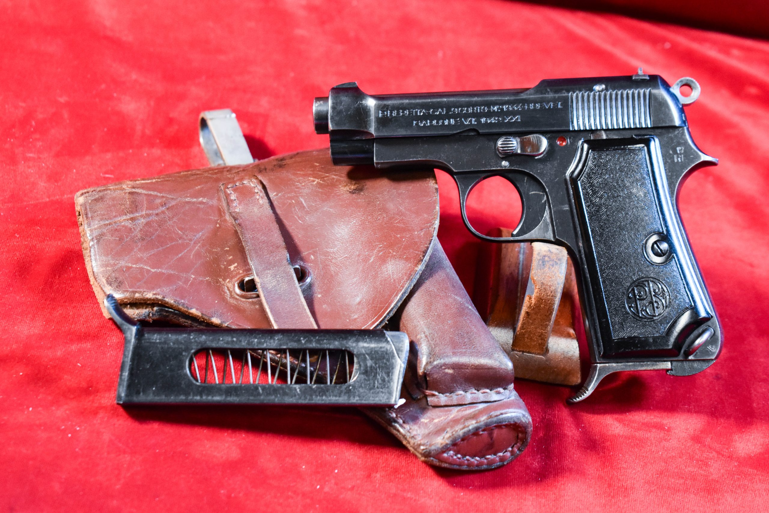 BEROFF-1 THU MAR 26, ITALIAN ARMY 1942 DATED BERETTA MODEL 1934 PISTOL, MINT SHARP OFFICER ISSUED FULL RIG! - Image 1