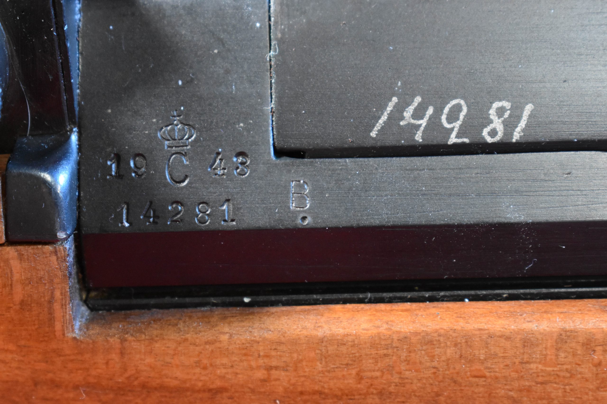 ljung-4 WED APR 8, OUTSTANDING UN-ISSUED SWEDISH AG42 LJUNGMAN RIFLE,1943 PRODUCTION, WITH CLEANING KIT AND RARE FRONT SIGHT SET, MINT NEW! - Image 1