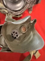 ORIGINAL US WWII ARMY AIR FORCE 1944 LEATHER FLIGHT HELMET WITH A14 OXYGEN MASK DATED 1944, STILL IN THE ORIGINAL BOX! - Image 9