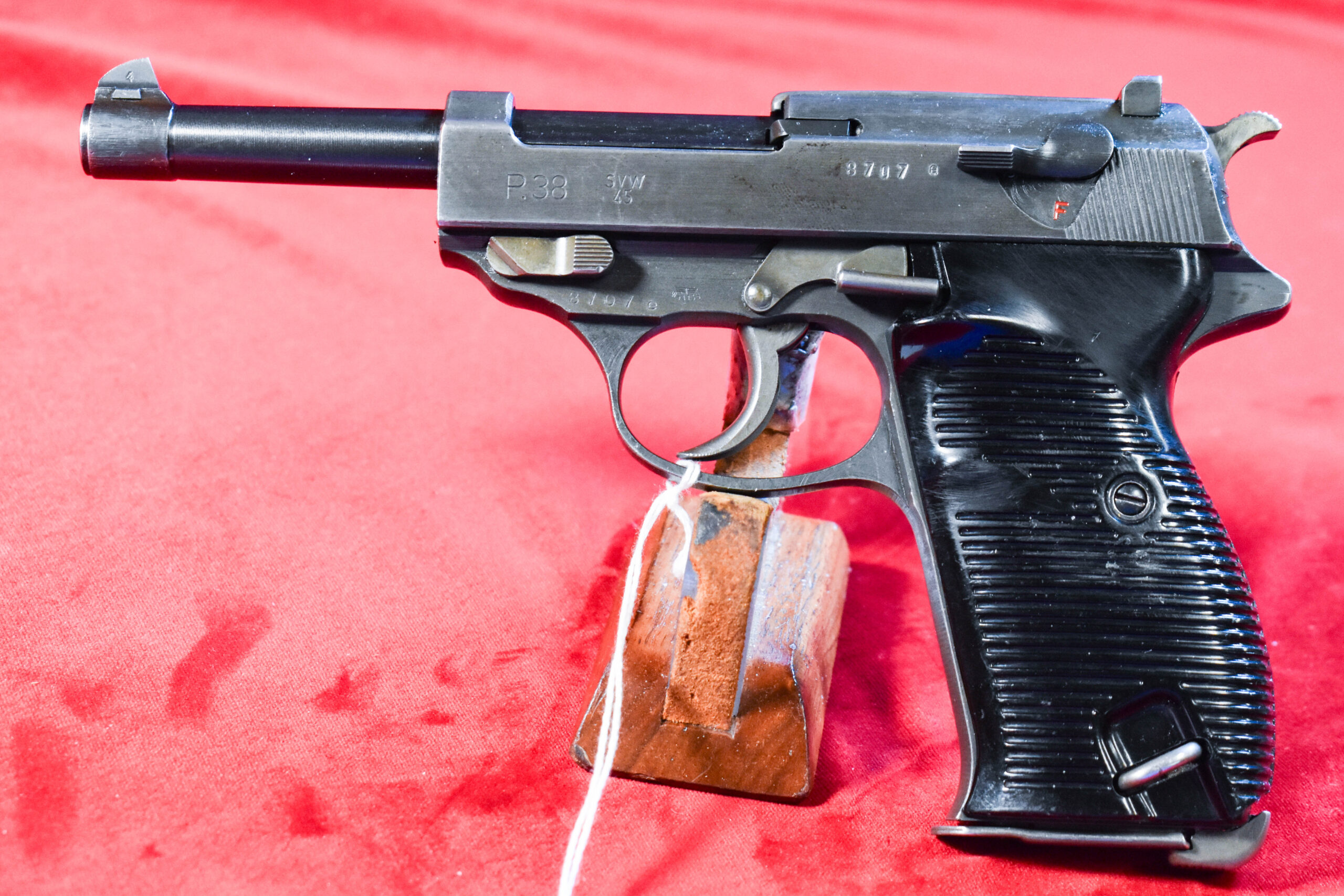 SVEA-1 MON JUL 13, EXCEPTIONAL & EXTREMELY RARE NAZI ISSUE MAUSER SVW 45 P.38 PISTOL, VERY LATE END OF WAR, FINAL NAZI PRODUCTION “E” BLOCK, MINT CRISP! - Image 1