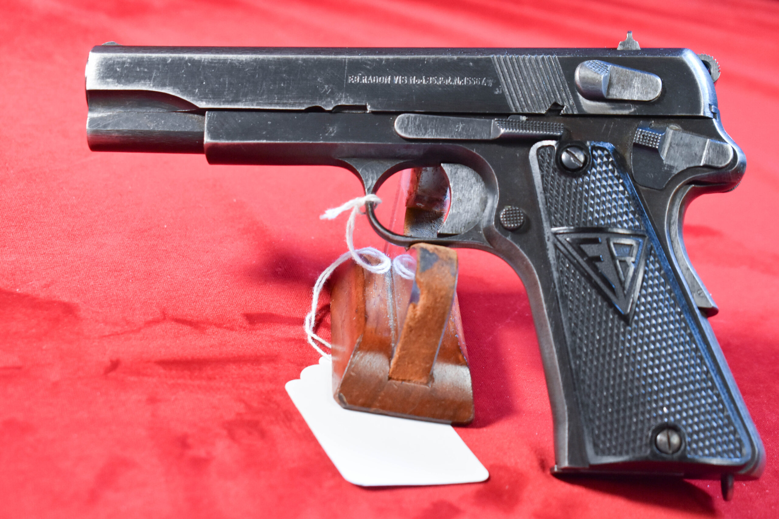 2pawn-1 WED AUG 5, RADOM ViZ P35(p) PISTOL 1943 PRODUCTION “T” BLOCK 3 LEVER VARIANT, ALL MATCHING & VERY SHARP! 1970'S PAWN SHOP COLLECTION - Image 1