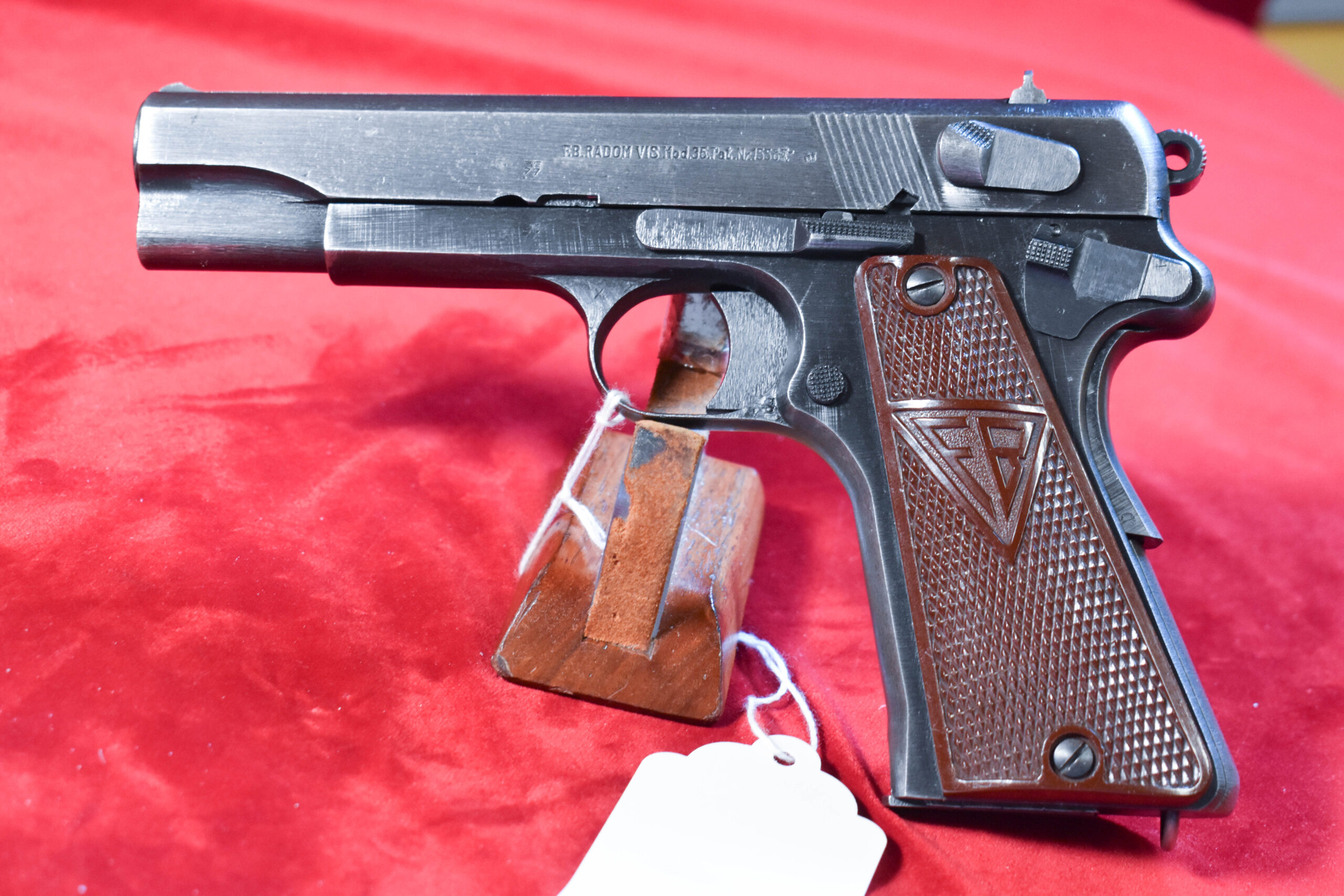 7PAWN-1 TUE AUG 11, RADOM ViZ P35(p) PISTOL 1943 PRODUCTION “P” BLOCK 3 LEVER VARIANT, ALL MATCHING & VERY SHARP! 1970'S PAWN SHOP COLLECTION - Image 1