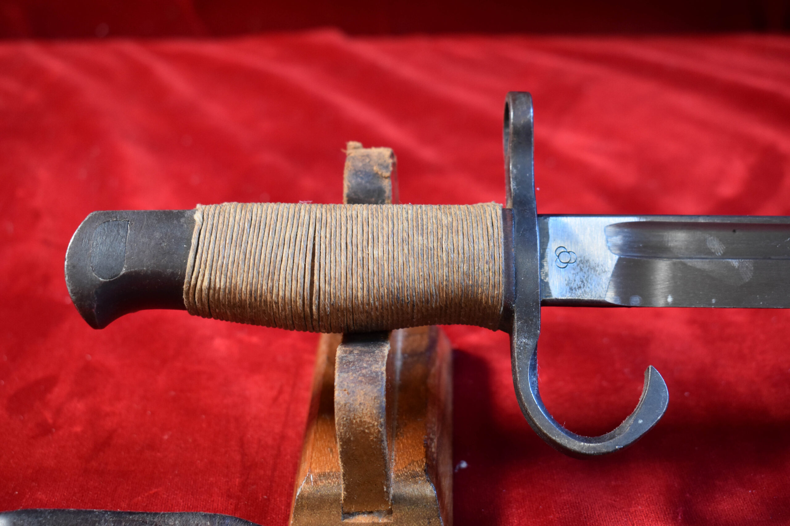 WRAPGRIP-5 JAPANESE WWII TYPE 30 BAYONET, KOKURA ARSENAL, BRIGHT BLADE, SOLDIER WRAPPED HANDLE NICE WITH FROG TOO! - Image 1